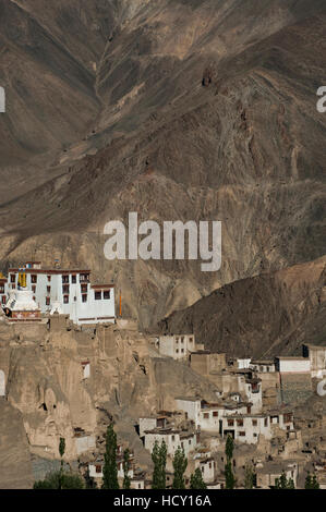 Una vista della magnifica 1000-anno-vecchio monastero di Lamayuru nella remota regione del Ladakh India del nord Foto Stock