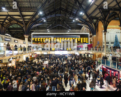 Dalla stazione di Liverpool Street interno, London, Regno Unito Foto Stock