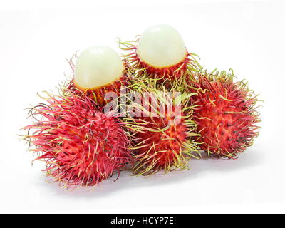 Chiuso fino Rambutan frutto isolato su sfondo bianco. Foto Stock