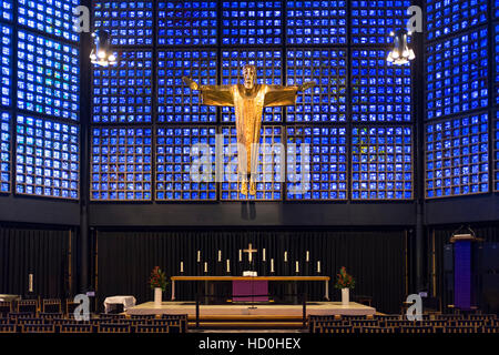 Interno della cappella moderna a Kaiser Wilhelm Memorial Church a Berlino, Germania Foto Stock