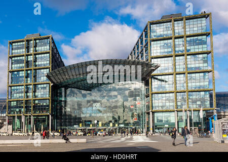 Vista esterna di Hauptbahnhof principale stazione ferroviaria centrale di Berlino, Germania Foto Stock