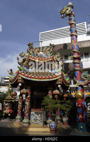 Pung Thao Kong Santuario, il tempio Cinese vicino mercato Warorat in Chiang Mai Chinatown Foto Stock