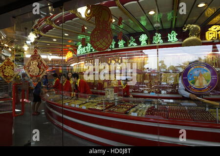 Gioielli in oro shop al mercato Warorat Chinatown, in Chiang Mai Foto Stock