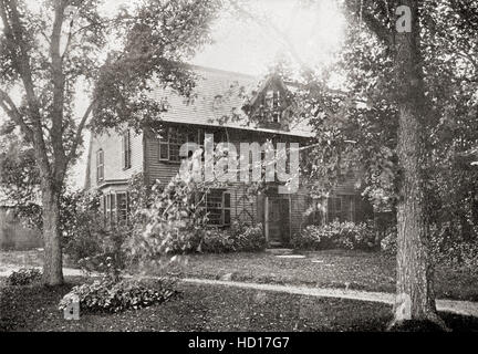 La Old Manse, Concord, Massachusetts, Stati Uniti d'America, casa di Nathaniel Hawthorne, nato Nathaniel Hathorne, 1804 - 1864. Romanziere americano, scuro, romantica e breve storia scrittore. Foto Stock