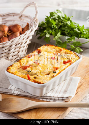 La moussaka, una Greca tradizionale piatto preparato con le melanzane. Foto Stock