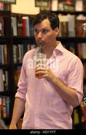 Michael Ian Black tiene un libro firma in Barnes and Noble per il suo libro chiamato 'Trump' dotata di: Michael Ian black dove: Philadelphia, Pennsylvania, Stati Uniti quando: 02 Ago 2016 Foto Stock