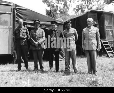 La Normandia, Francia 12 giugno 1944. Il 12 giugno 44 Sir Winston Churchill visitando la linea del fronte in Normandia Foto Stock