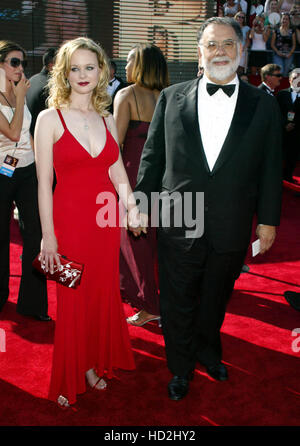 L'attrice Thora Birch, sinistra e Direttore Francis Ford Coppola sul tappeto rosso al 55th annuale di Primetime Emmy Awards tenutosi presso lo Shrine Auditorium di Los Angeles il Domenica, 21 settembre 2003. Francesco Specker Foto Stock