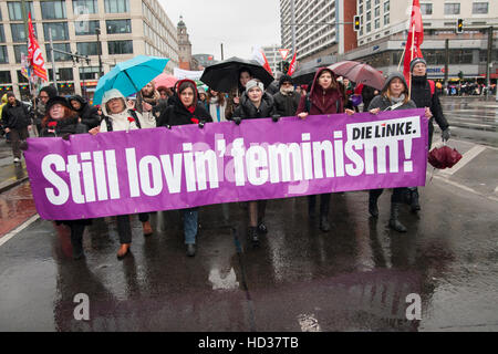 La dimostrazione in anticipo del mondo la Giornata della donna a Berlino, Germania. Foto Stock