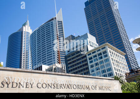 Skyline di Sydney e il paesaggio lungo macquarie street nel centro della città, Nuovo Galles del Sud, Australia Foto Stock