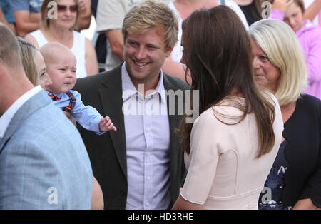 Il Duca e la Duchessa di Cambridge visita Healey's Cornish sidro agriturismo, una fiorente locali aziendali della Cornovaglia festeggia il suo trentesimo anniversario con: Catherine Middleton, duchessa di Cambridge, Kate Middleton dove: Truro, Cornwall, Regno Unito quando: 01 S Foto Stock