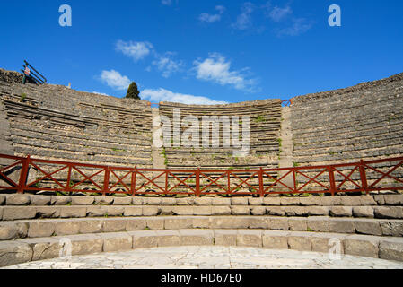 Stand del piccolo teatro greco, Odeon, a Pompei, Italia, Europa Foto Stock