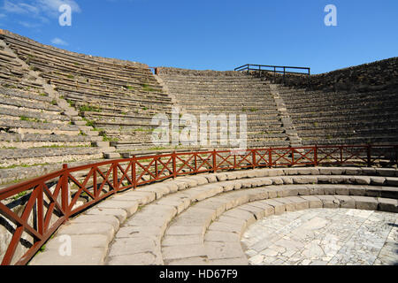 Stand del piccolo teatro greco, Odeon, a Pompei, Italia, Europa Foto Stock