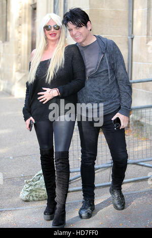 Gary Numan e Gemma O'Neil fuori ITV Studios con: Gary Numan, Gemma O'Neil dove: Londra, Regno Unito quando: 13 Set 2016 Foto Stock