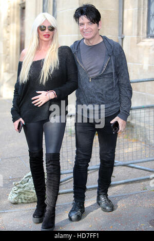 Gary Numan e Gemma O'Neil fuori ITV Studios con: Gary Numan, Gemma O'Neil dove: Londra, Regno Unito quando: 13 Set 2016 Foto Stock