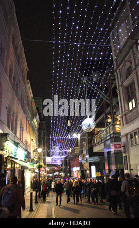 Londra, Regno Unito. 09Dec, 2016. Luci e decorazioni natalizie intorno a Londra, Regno Unito il 9 dicembre 2016 Credit: KEITH MAYHEW/Alamy Live News Foto Stock