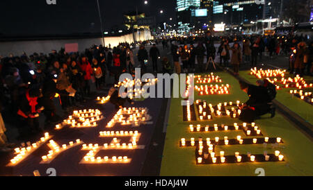 Seoul, Corea del Sud. Decimo Dec, 2016. I manifestanti di partecipare ad una manifestazione contro il Presidente sud coreano Park Geun-hye nel centro di Seoul, Corea del Sud dic. 10, 2016. Credito: Yao Qilin/Xinhua/Alamy Live News Foto Stock