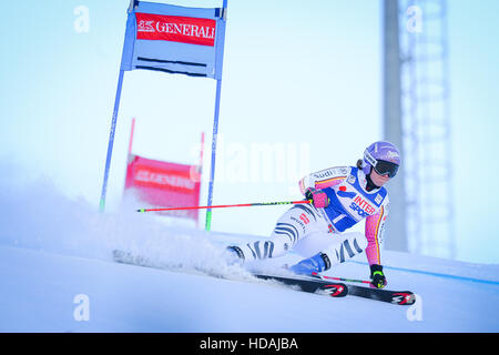 Sestriere, Italia. 10 dicembre, 2016. Audi FIS donne Slalom Gigante di Coppa del Mondo a Sestriere sul pendio di Kandahar, atleta bib 1 REBENSBURG Viktoria ger. Damiano Benedetto/ Alamy Live News Foto Stock