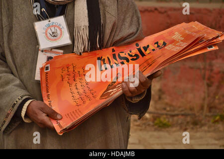 Srinagar Kashmir. 10 dicembre, 2016. Alamy Live News: Ci scusiamo per la mancanza di didascalia per questa immagine. Stiamo facendo del nostro meglio per correggere questo. Credito: Saqib Majeed/Alamy Live News Foto Stock