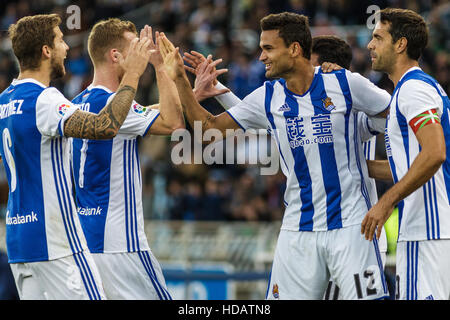 San Sebastian, Gipuzcoa, Spagna. 10 dicembre, 2016. Real Sociedad i giocatori che festeggiano il loro secondo obiettivo durante la Liga Santander match tra Real Sociedad v Valencia CF Credito: Alvaro Campo/Alamy Live News Foto Stock