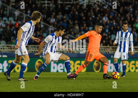 San Sebastian, Gipuzcoa, Spagna. 10 dicembre, 2016. Valencia Bakkali avanti in azione durante la Liga Santander match tra Real Sociedad v Valencia CF Credito: Alvaro Campo/Alamy Live News Foto Stock