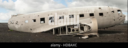 Islanda - Solheimasandur - United States Navy DC-3 relitto vista laterale panorama, immagine panoramica, immagini panoramiche Foto Stock