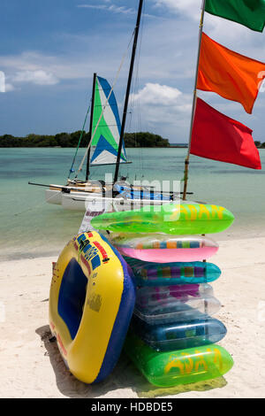 Dei giocattoli gonfiabili Chaweng Beach Ko Samui Thailandia Foto Stock