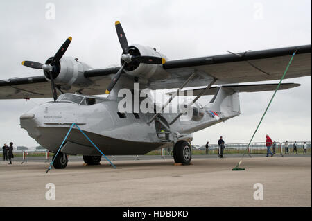 Diritto consolidato costruttiva PBY Catalina nella marina olandese segni sul ora chiusa NAS base di Valkenburg. Foto Stock