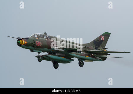 Polish Air Force Sukhoi Su-22 bombardiere atterraggio aereo Foto Stock