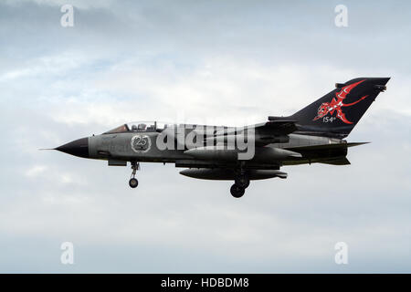 Forza Aerea Italiana Tornado fighter jet sbarco Foto Stock