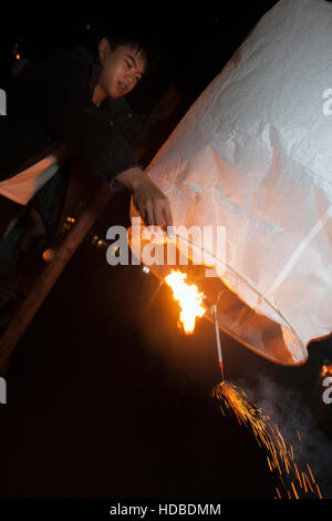 Lanterna Loy Krathong festival Chiang Mai Thailandia Foto Stock