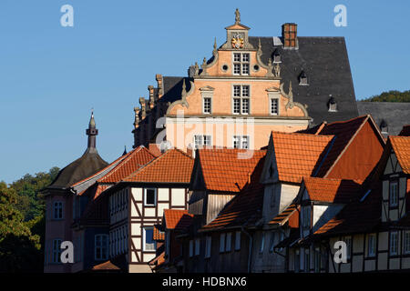 Hann. Münden: Welfenschloss (castello) e le case con travi di legno nella città vecchia, Weser Uplands, Bassa Sassonia, Germania Foto Stock