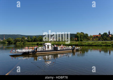 Traghetto sul fiume Weser vicino Lippoldsberg, Hesse, Germania Foto Stock