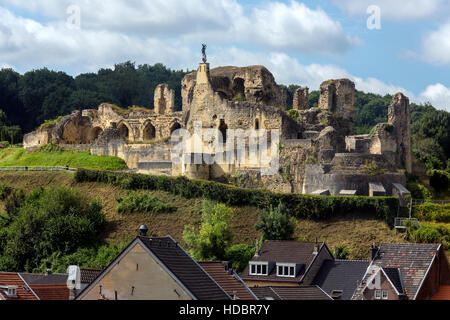 Castello di Valkenburg - un castello in rovina al di sopra della cittadina di Valkenburg aan de Geul nei Paesi Bassi. Foto Stock