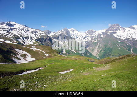 Vista panoramica delle montagne, Grossglockner alta Alpine Mountain Road, Parco Nazionale degli Hohe Tauern, Salisburgo, Austria, Europa Foto Stock