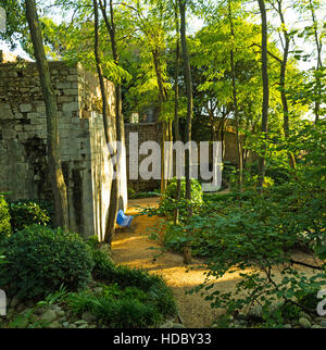 I giardini di Caserna dels Alemanys, nel centro di Girona. Una delle città più antiche in Europa con una ben conservati edifici medievali. La Catalogna. S Foto Stock