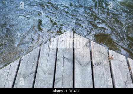 Angolo di un vecchio molo in legno, vintage nei toni del verde foto, vecchio stile di effetto Foto Stock