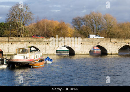 Clopton Bridge sul fiume Avon a Stratford upon Avon Foto Stock