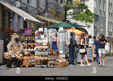 Andenkenverkauf, Propststrasse, Nikolaiviertel, Mitte di Berlino, Deutschland Foto Stock