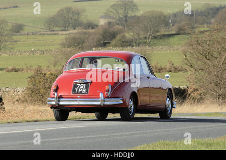 Red Jaguar Mk2 azione girato Foto Stock