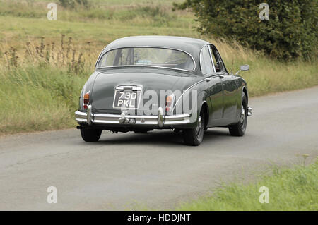 Jaguar Mk2 retro azione girato Foto Stock