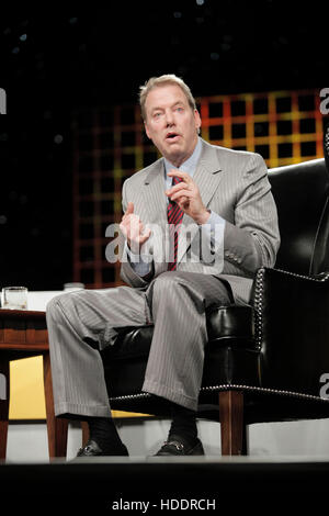 Bill Ford, Presidente della Ford Motor Co., parla durante il 2010 Ernst & Young crescita strategica Forum in Palm Desert, California, il 10 novembre 2010. Foto di Francesco Specker Foto Stock