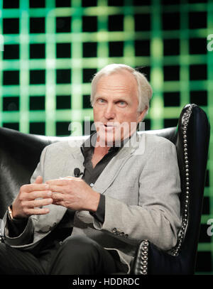 Professional Golfer Greg Norman, presidente e chief executive officer del grande squalo bianco Imprese, parla durante il 2010 Ernst & Young crescita strategica Forum in Palm Desert, California, il 11 novembre 2010. Foto di Francesco Specker Foto Stock