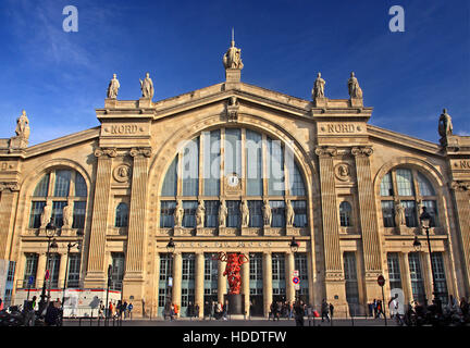 'Dettaglio' dalla facciata della Gare du Nord ("Stazione Nord') il bussiest stazione ferroviaria in Europa. Parigi, Francia Foto Stock