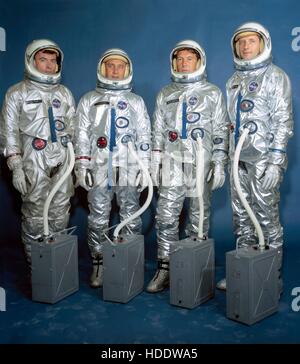 Gazzetta NASA ritratto di Gemini 3 crew astronauti (L-R) John Young, Gus Grissom, Wally Schirra e Thomas Stafford Aprile 13, 1964. Foto Stock