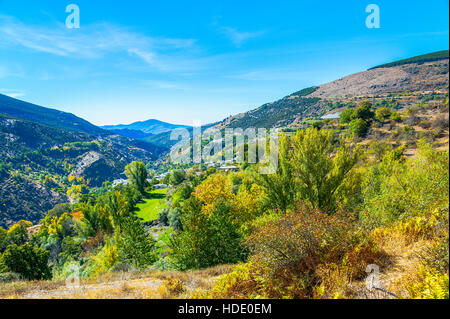 Paesaggio di Alpujarra con antiche terrazze per l agricoltura, vicino Trevélez, Andalusia, Spagna Foto Stock