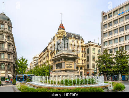 Statua di Isabel la Catolica in Granada, Plaza Isabel La Catolica a Granada, Andalusia, Spagna Foto Stock