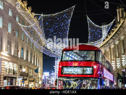 Le luci di Natale nel West End di Londra, Regno Unito Foto Stock