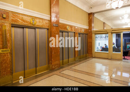 Ascensore lobby presso l'Hotel Pennsylvania, settima Avenue , New York City, Stati Uniti d'America. Foto Stock