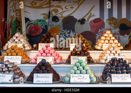 Pressione di stallo di pasticceria al Winter Wonderland a Londra Foto Stock